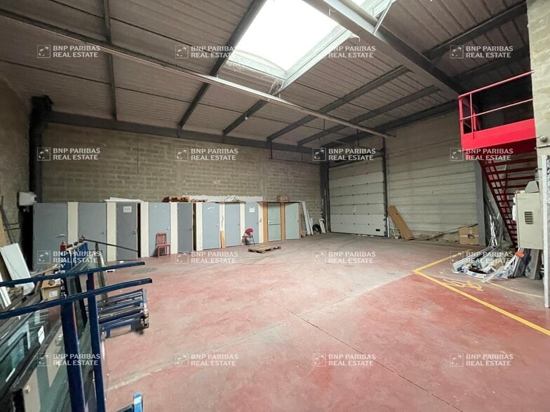 Flex in Noisiel for lease - Interior Photo - Image 1 of 3
