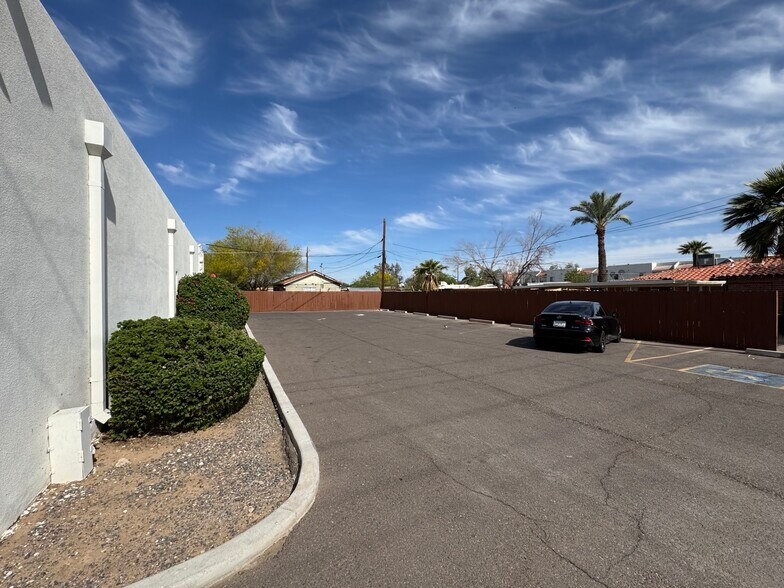 4411 N 19th Ave, Phoenix, AZ à vendre - Photo du bâtiment - Image 2 de 6
