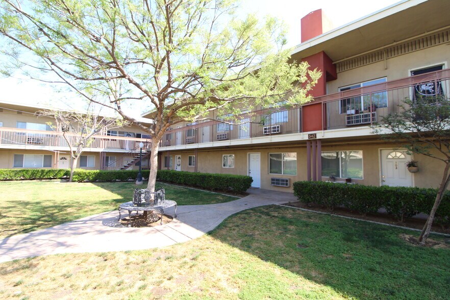 532-620 N Fulton St, Fresno, CA à vendre - Photo du bâtiment - Image 3 de 11