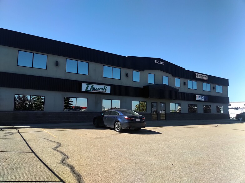 42 Burnt Lake Cres, Red Deer County, AB à louer - Photo du bâtiment - Image 2 de 6