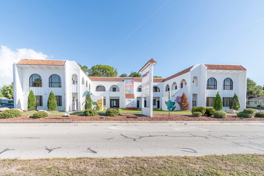 6710 Embassy Blvd, Port Richey, FL à vendre - Photo du bâtiment - Image 2 de 21