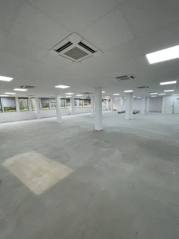 Retail in Malakoff for lease Building Photo- Image 1 of 13