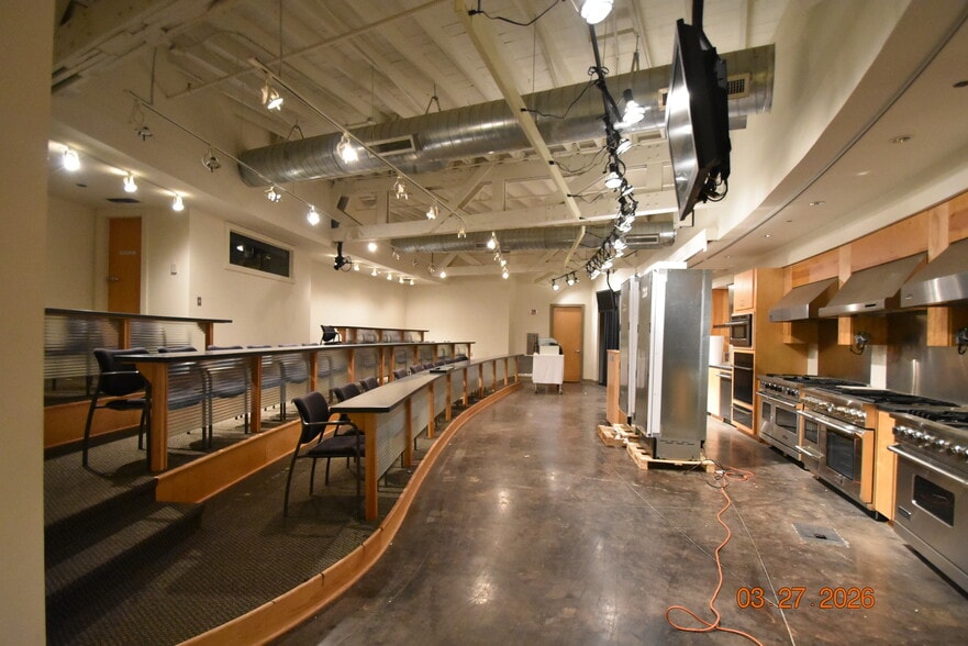 101 Main St, Greenwood, MS for sale - Interior Photo - Image 3 of 60