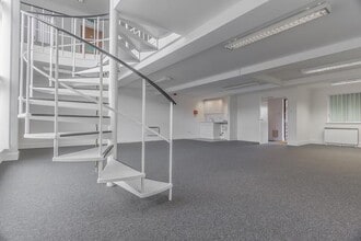 Woodlands, Bradley Stoke à louer Photo du bâtiment- Image 1 de 3