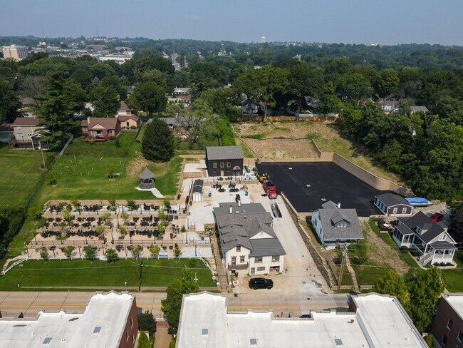 Plus de détails pour 1219 S Main St, Saint Charles, MO - Commerce de détail à vendre