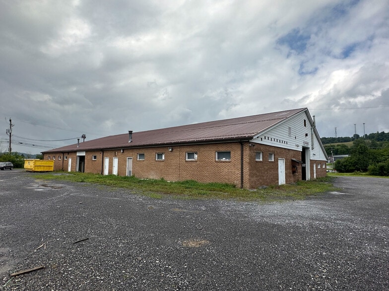 338 Pound Ln, Duncansville, PA for lease - Building Photo - Image 3 of 22