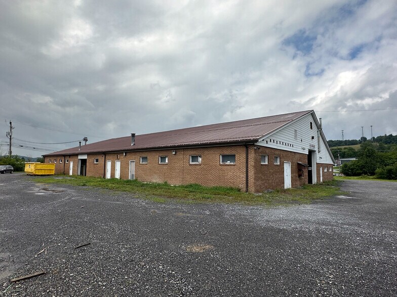 338 Pound Ln, Duncansville, PA à louer - Photo du bâtiment - Image 3 de 22
