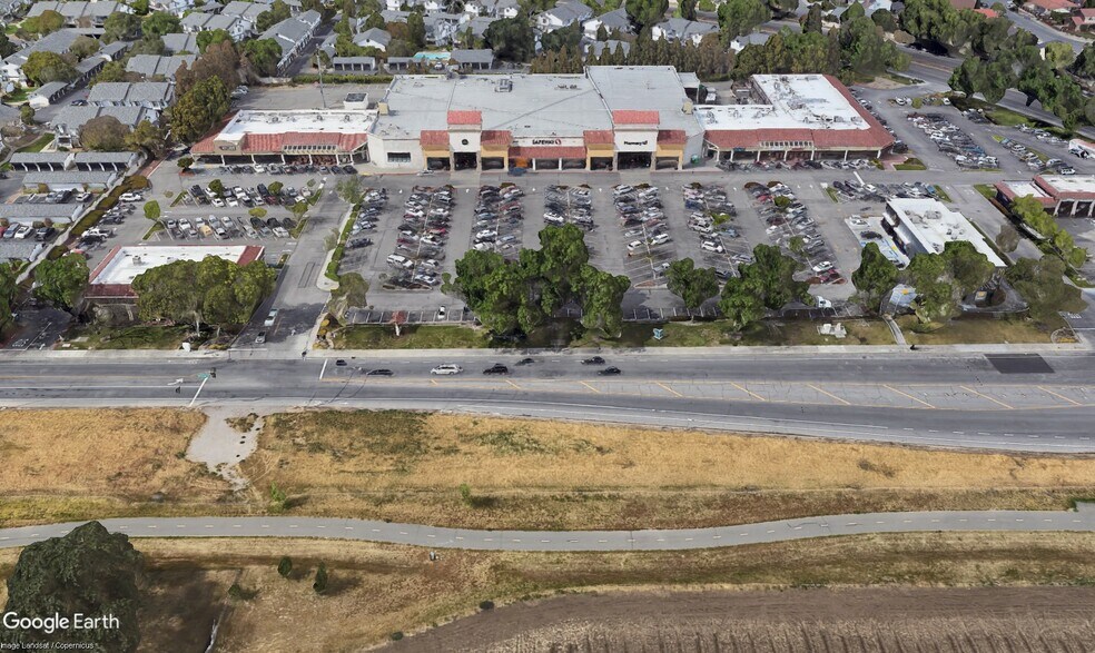 185 Branham Ln, San Jose, CA à louer - Photo du bâtiment - Image 3 de 4