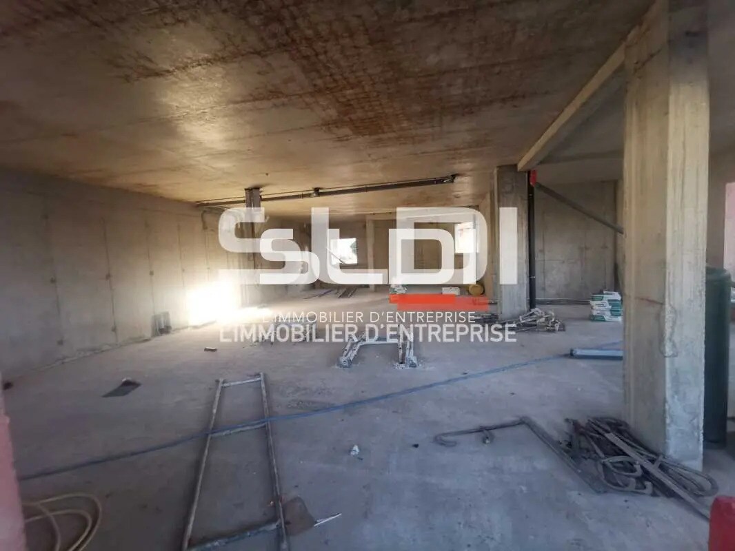 Office in Pont-de-Chéruy for lease Construction Photo- Image 1 of 7