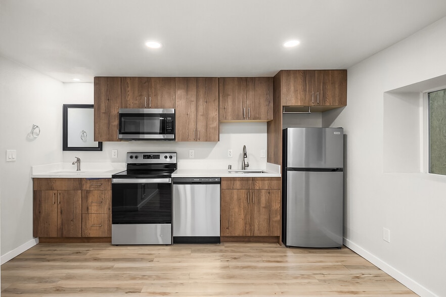 4400 Linden Ave N, Seattle, WA for sale - Building Photo - Image 2 of 14