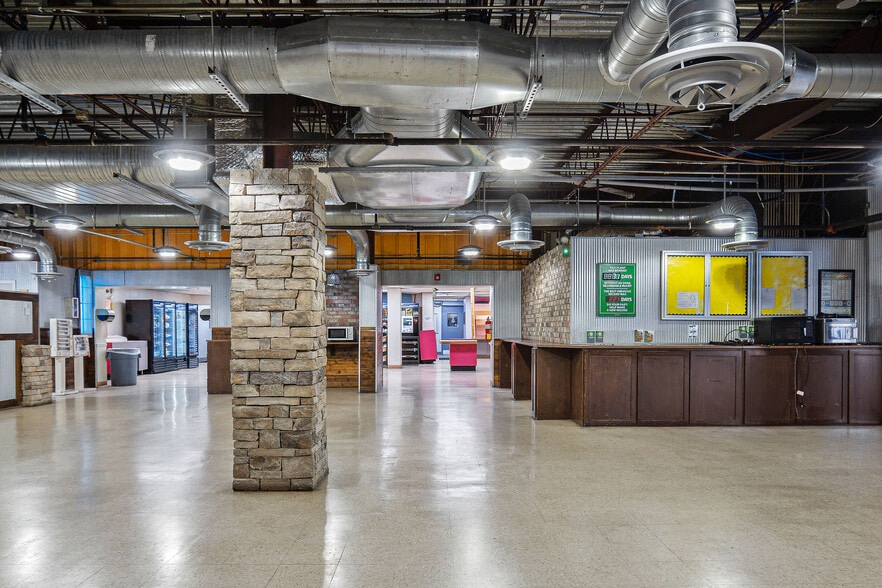 2300 Industrial Dr, Monterey, TN for sale - Interior Photo - Image 3 of 11
