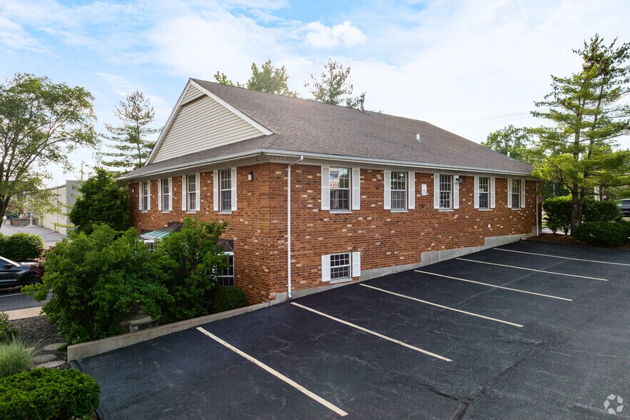 9804 Manchester Rd, Rock Hill, MO à louer - Photo du bâtiment - Image 2 de 4