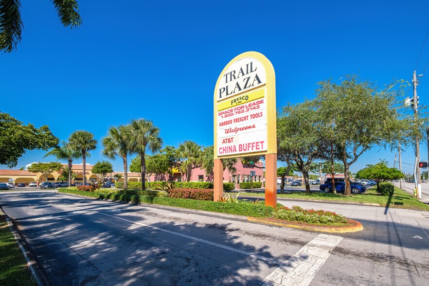 936-1180 SW 67th Ave, Miami, FL à louer - Photo du bâtiment - Image 3 de 13