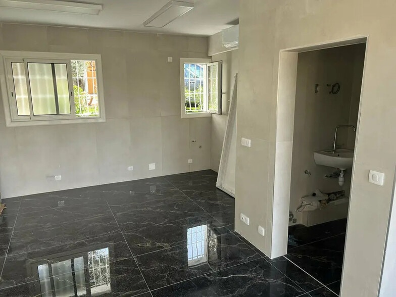 Commerce de détail dans Aix-en-Provence à louer - Photo intérieure - Image 3 de 5