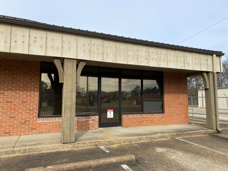 1040-1056 Cliff Gookin Blvd, Tupelo, MS à vendre - Photo du bâtiment - Image 3 de 7