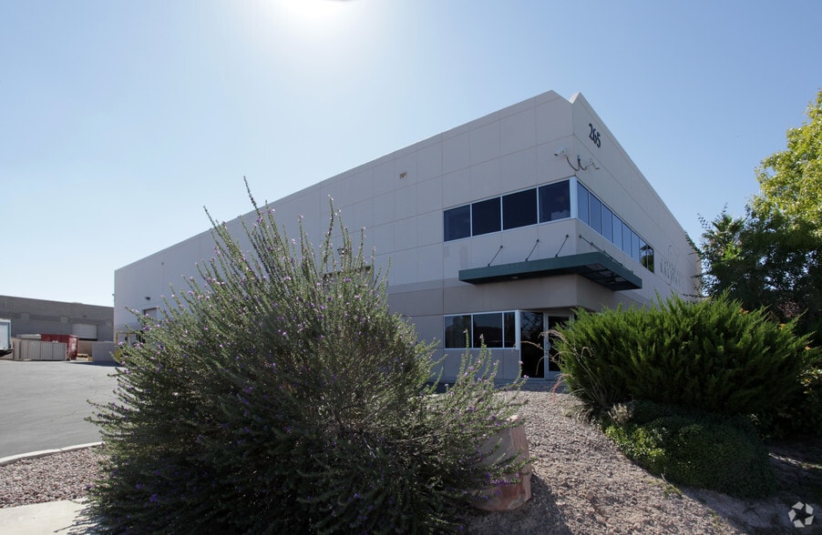 265 Pilot Rd, Las Vegas, NV à louer - Photo du bâtiment - Image 2 de 4