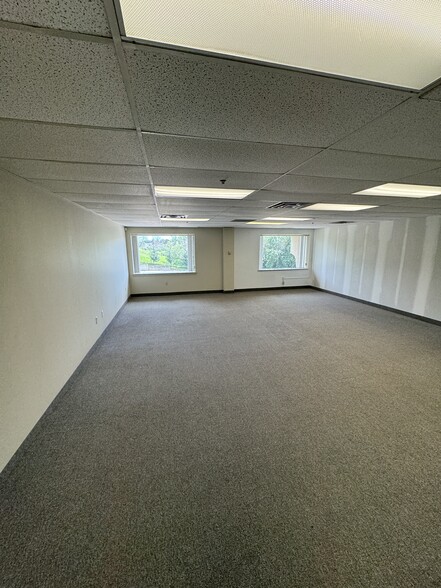 7525 Mitchell Rd, Eden Prairie, MN for sale - Interior Photo - Image 3 of 17