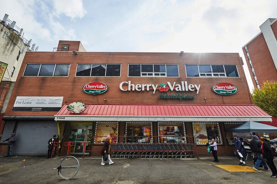 1968 Second Ave, New York, NY à vendre - Photo du bâtiment - Image 3 de 27