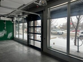 1319 Edmonton Trl NE, Calgary, AB à louer Photo intérieure- Image 2 de 6