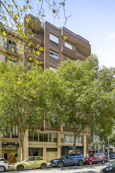 Carrer Del Bruc, Barcelona, Barcelona à louer - Photo du bâtiment - Image 2 de 2