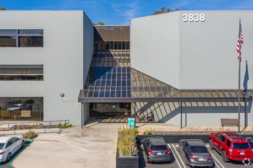 3838 Camino del Rio N, San Diego, CA à louer - Photo du bâtiment - Image 3 de 14