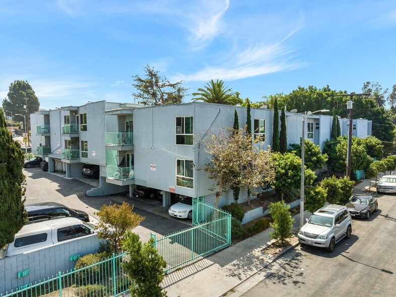 1776 S Rimpau Blvd, Los Angeles, CA à vendre - Photo du bâtiment - Image 3 de 11