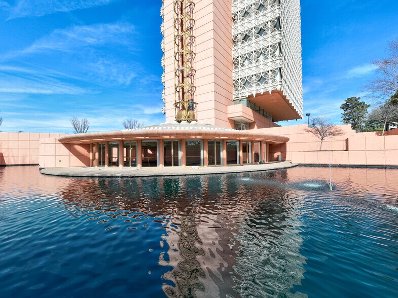 6100 Dutchmans Ln, Louisville, KY à louer - Photo du bâtiment - Image 3 de 18