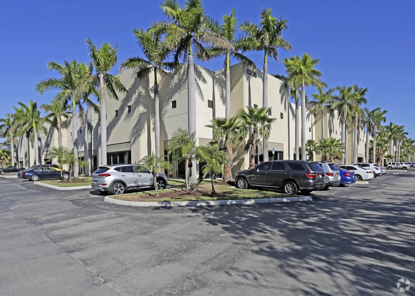 8305 NW 27th St, Doral, FL for lease - Primary Photo - Image 3 of 20