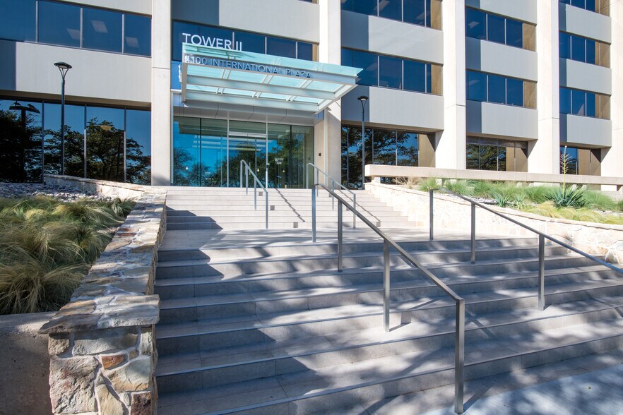 4150 International Plz, Fort Worth, TX à louer - Photo du bâtiment - Image 3 de 22