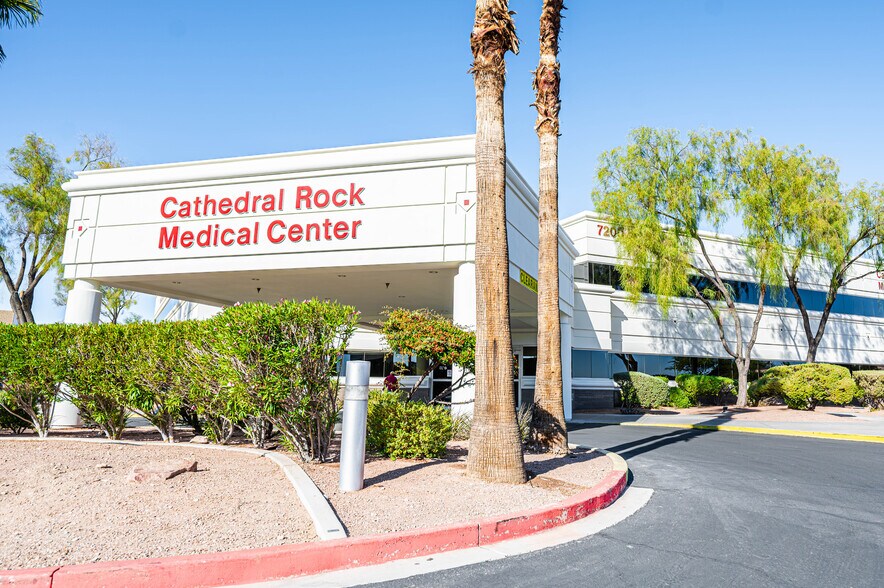 7200 W Cathedral Rock Dr, Las Vegas, NV à vendre - Photo du bâtiment - Image 3 de 38