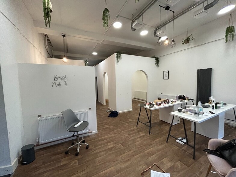 Oatlands Ave, Bristol for lease - Interior Photo - Image 3 of 11