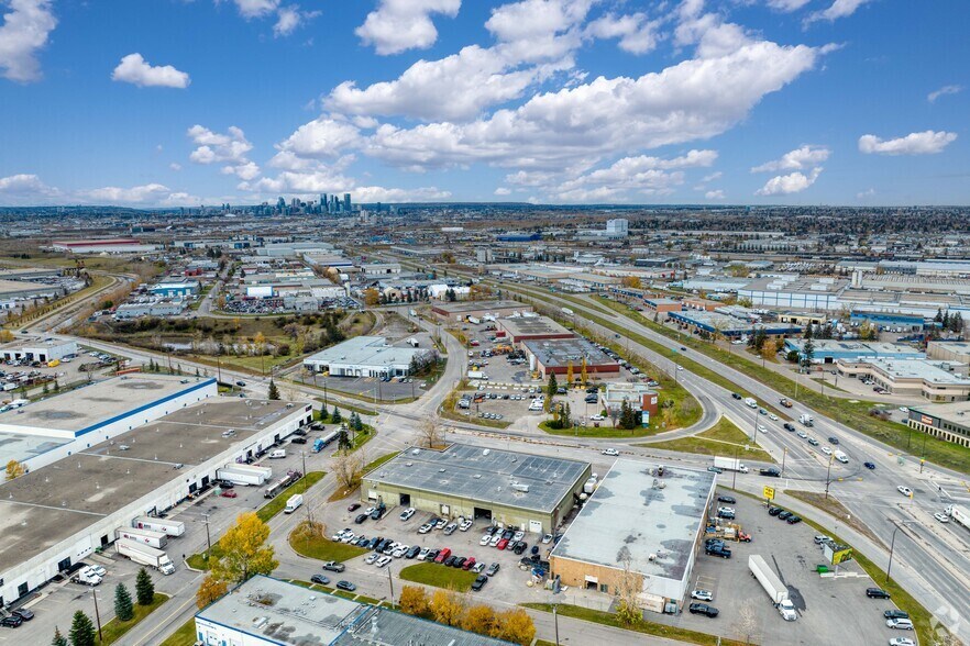 6204 30th St SE, Calgary, AB à louer - Aérien - Image 3 de 7