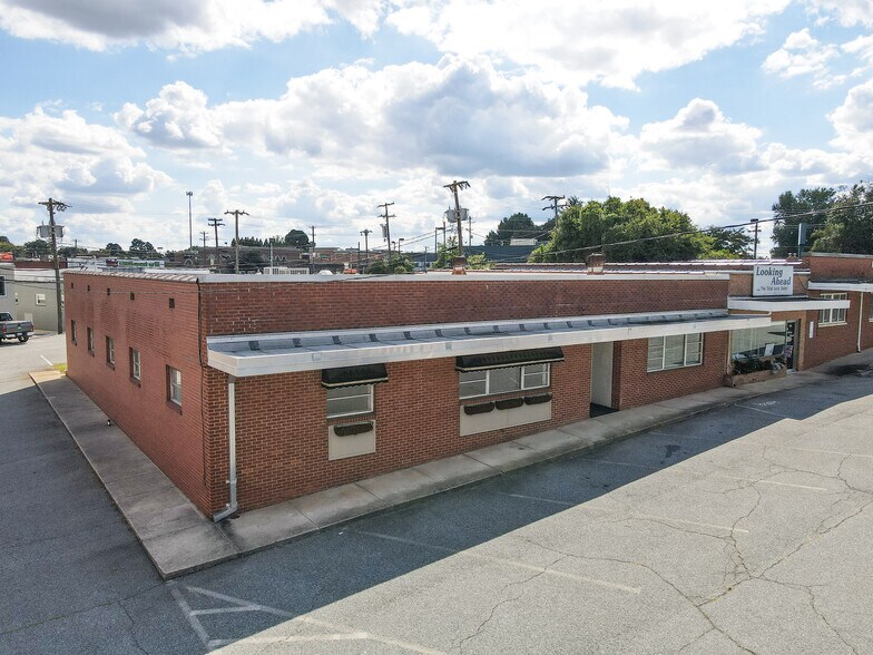 1842 Banking St, Greensboro, NC for lease - Primary Photo - Image 1 of 34