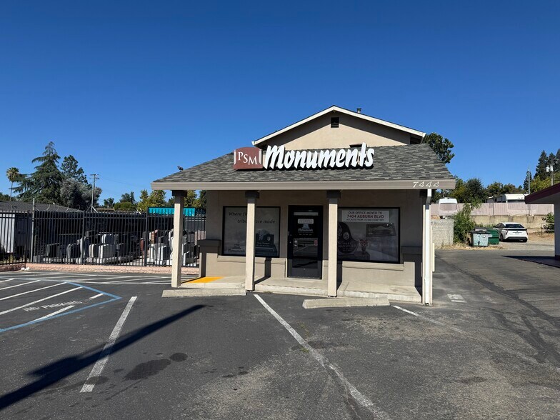 7444 Auburn Blvd, Citrus Heights, CA à vendre - Photo du bâtiment - Image 1 de 13