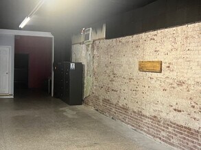 1340 E Division St, Evansville, IN à louer Photo intérieure- Image 2 de 4