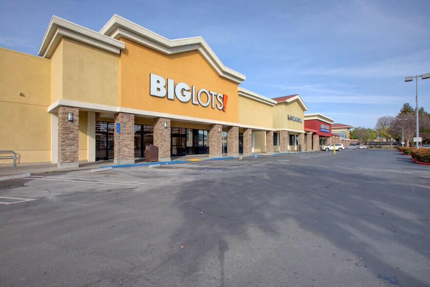 1717 Oakdale Rd, Modesto, CA à louer - Photo du bâtiment - Image 3 de 23