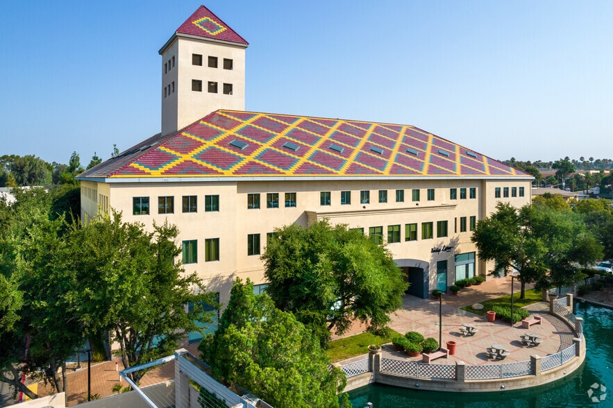 27555 Ynez Rd, Temecula, CA à louer - Photo du bâtiment - Image 3 de 22