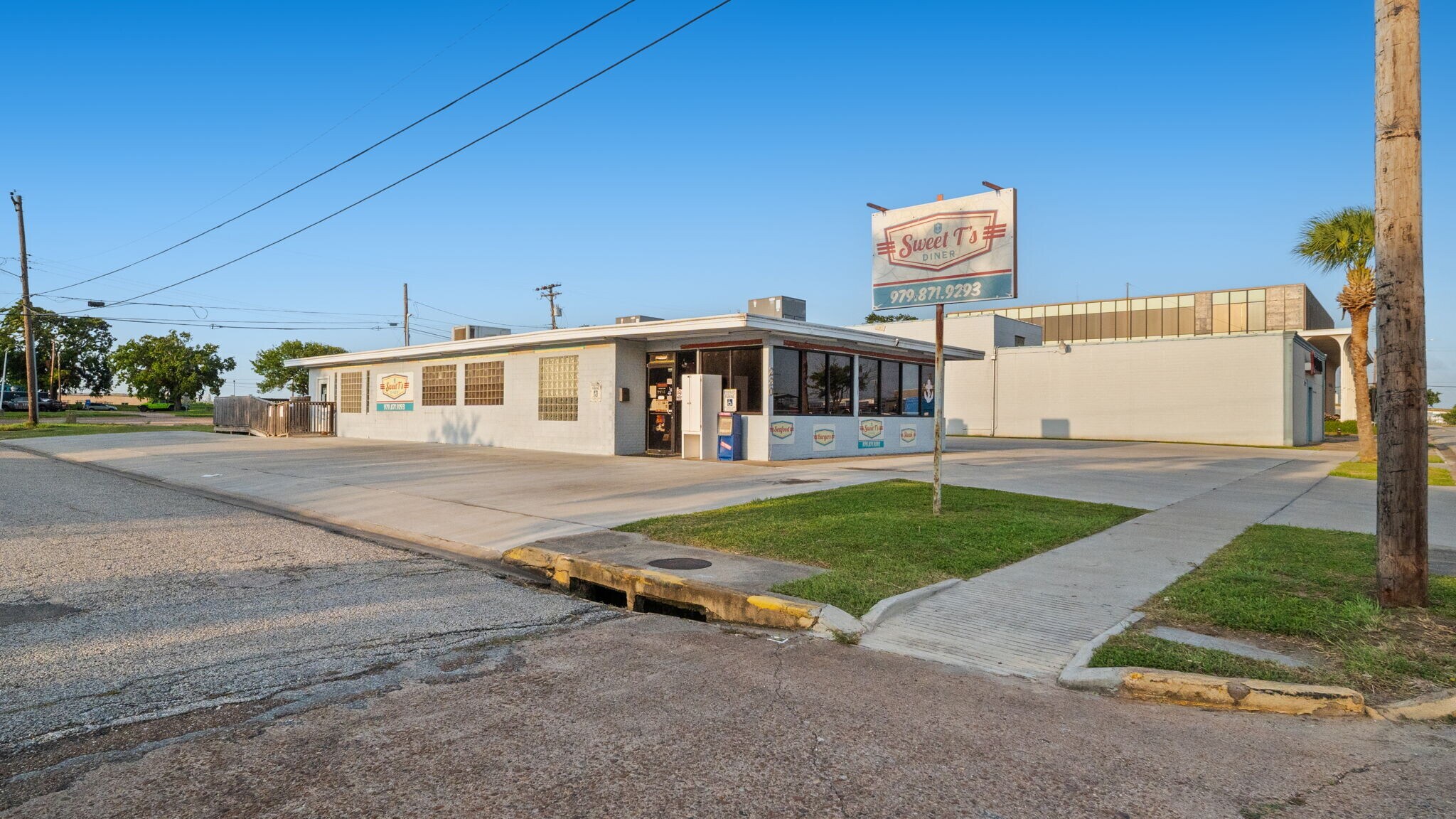 230 W 2nd St, Freeport, TX à vendre Photo principale- Image 1 de 16