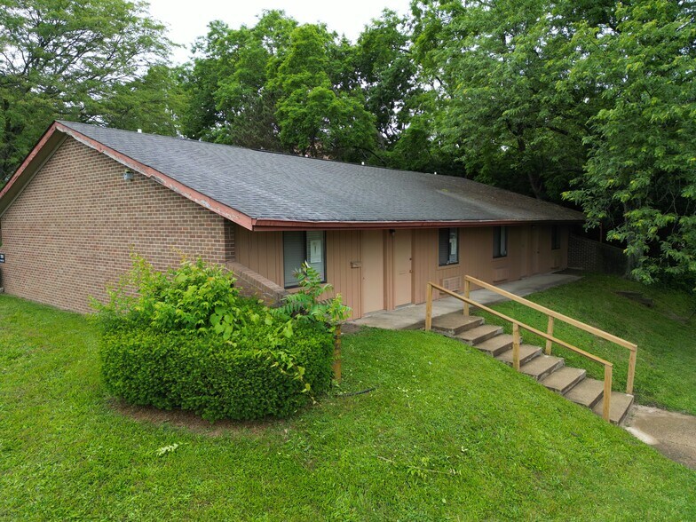 Four (4) Office Buildings portefeuille de 4 propriétés à vendre sur LoopNet.ca - Photo du bâtiment - Image 3 de 16