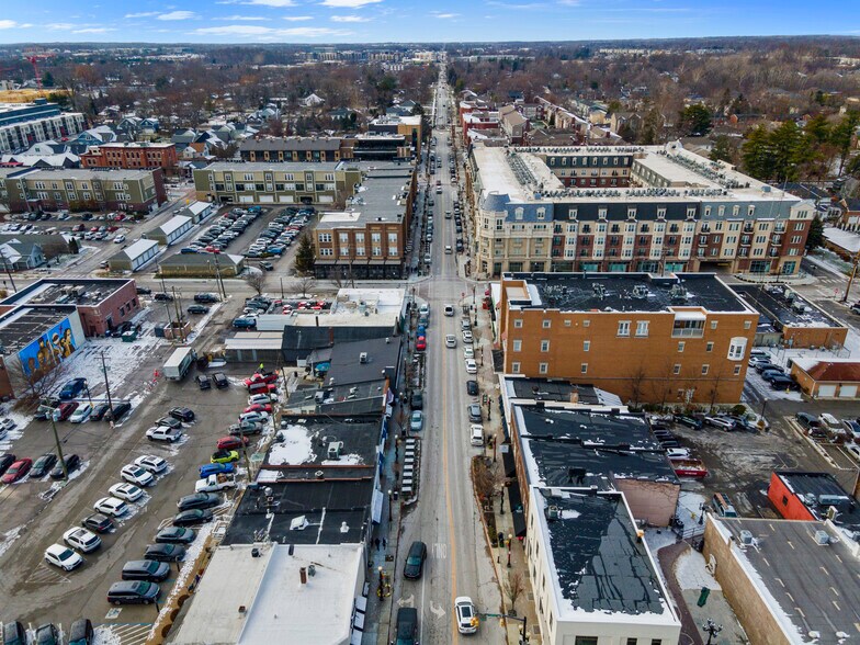 14-20 W Main St, Carmel, IN à louer - Photo du bâtiment - Image 2 de 12
