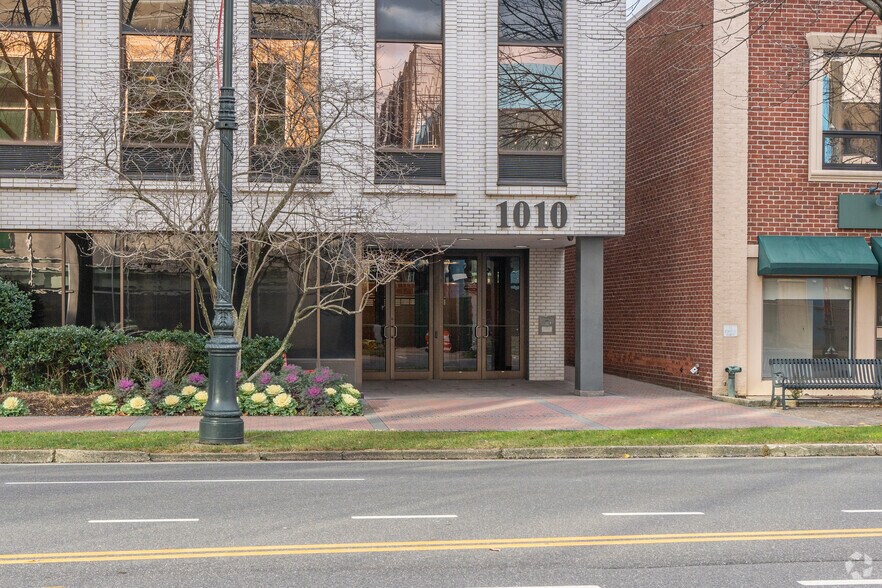 1010 Franklin Ave, Garden City, NY à louer - Photo du bâtiment - Image 2 de 8