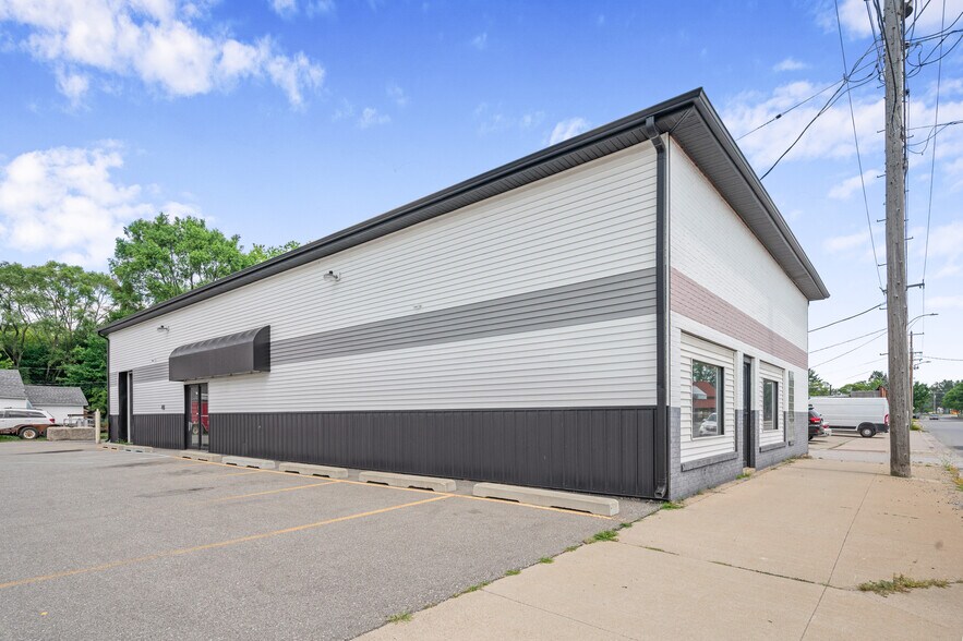 805 Maple St, Big Rapids, MI à vendre - Photo du bâtiment - Image 3 de 23