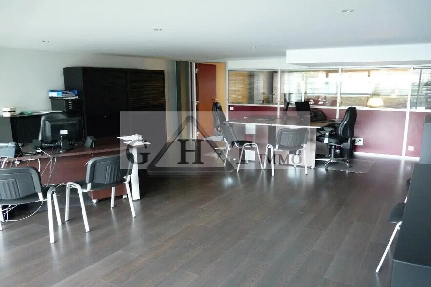 Bureau dans Ivry-sur-Seine à louer - Photo du bâtiment - Image 3 de 11