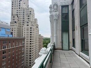 57 W 57th St, New York, NY for lease Interior Photo- Image 2 of 4