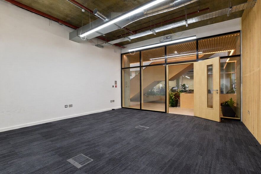 143 Mare St, London for lease - Building Photo - Image 3 of 39