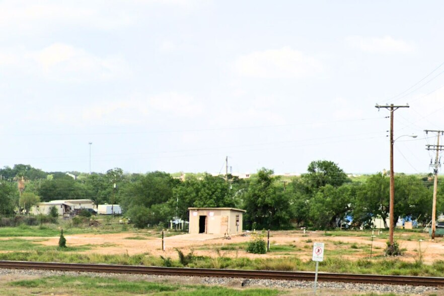 244 Market st, Cotulla, TX for lease - Primary Photo - Image 1 of 1