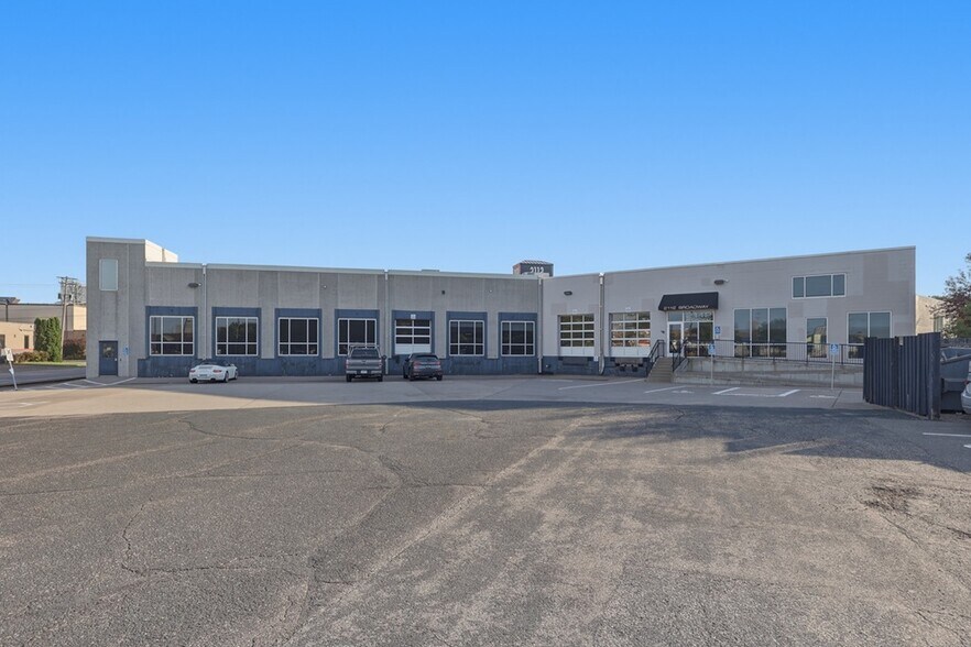 2112 Broadway St NE, Minneapolis, MN à louer - Photo du bâtiment - Image 3 de 9