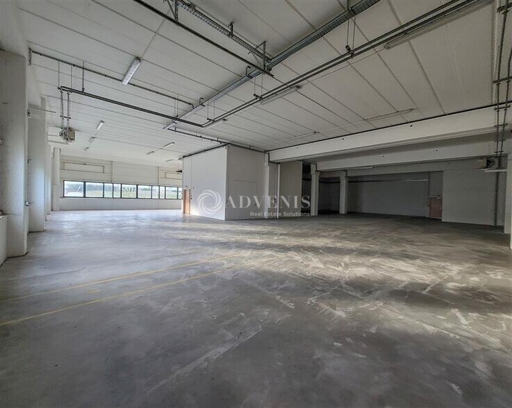 1723 Rue Du Petit Albi, Cergy for lease - Interior Photo - Image 2 of 38