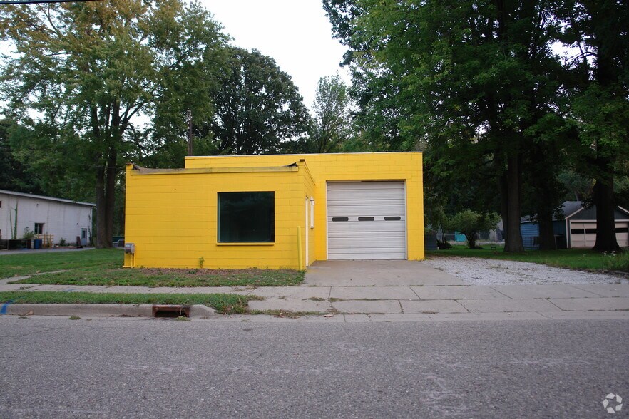 2453 S Rundle Ave, Lansing, MI à vendre - Photo du bâtiment - Image 2 de 3
