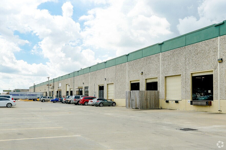 4851 Homestead Rd, Houston, TX à louer - Photo du bâtiment - Image 3 de 6